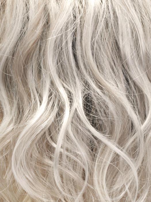 silversun/rt8 iced blonde dusted with soft sand and golden brown roots